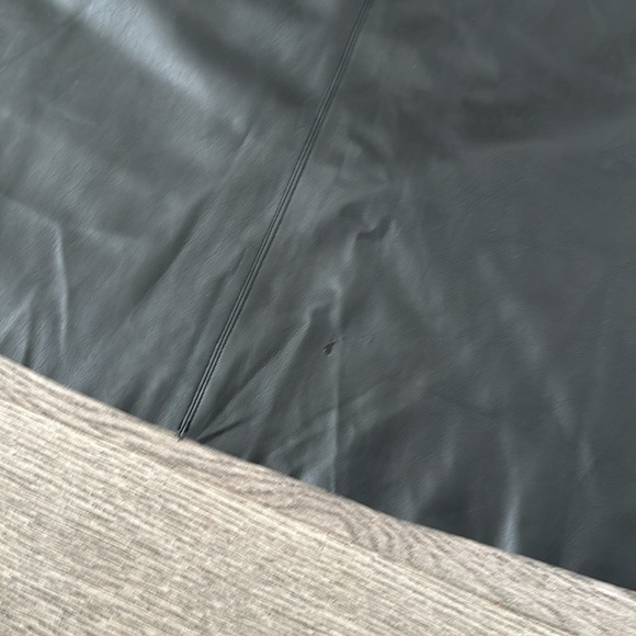 🌼WHO WHAT WEAR🌼 Black Vegan Leather Midi Skirt, Size 6 - Picture 8 of 9